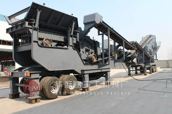 移動箱式破碎機破碎現(xiàn)場