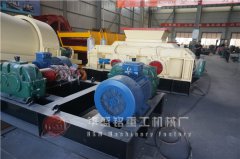 2PG1000x800型全液壓對輥粉碎機裝車(chē)發(fā)往江蘇蘇州